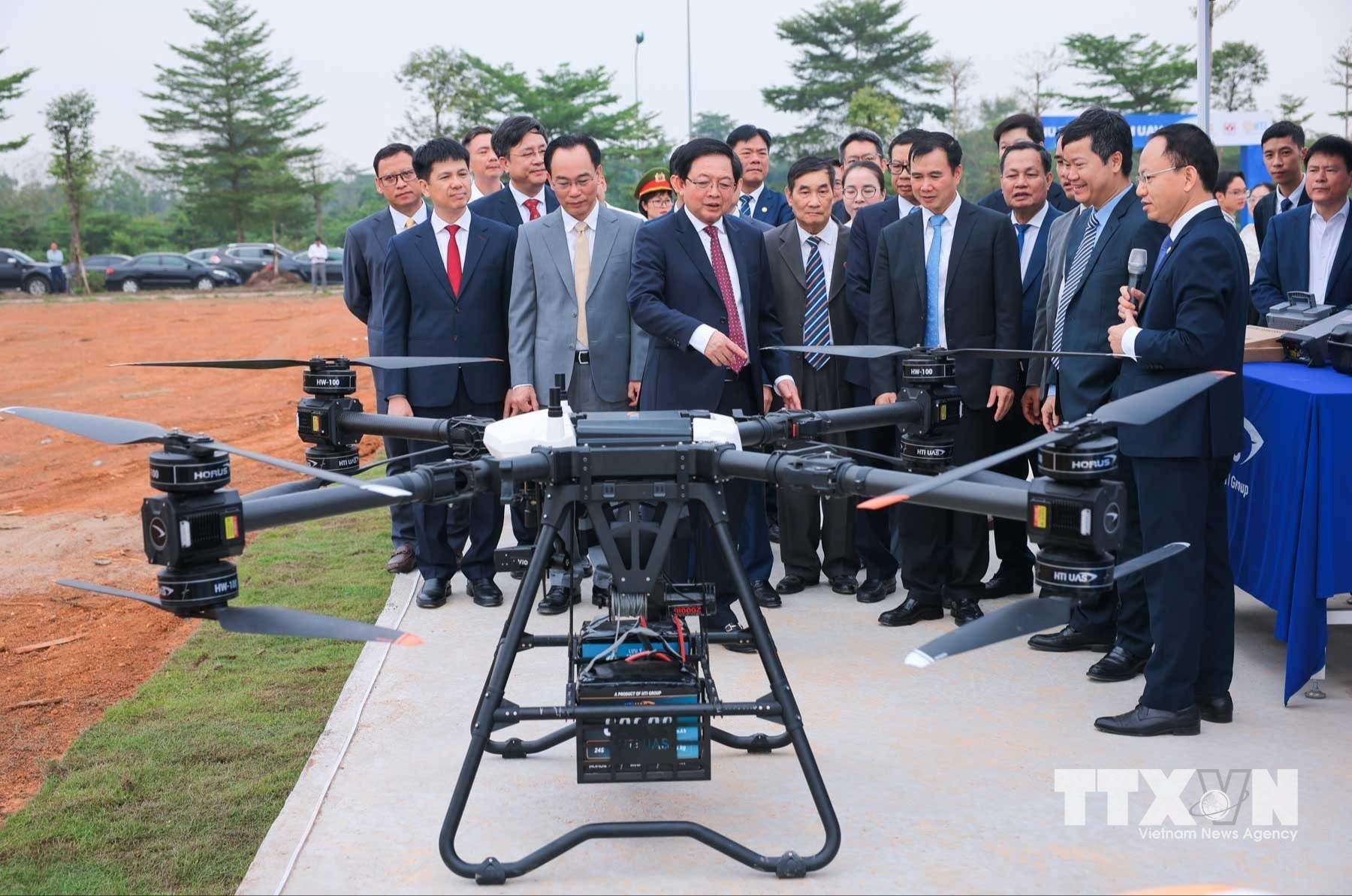 Các sản phẩm UAV tại "Khu thử nghiệm UAV và chương trình thử nghiệm bay ngoài trời". (Ảnh: Hoàng Hiếu/TTXVN)